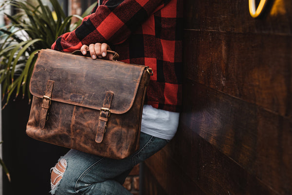 The Ultimate Mens Gift Ideas- The Best Leather Bags for Men in 2022